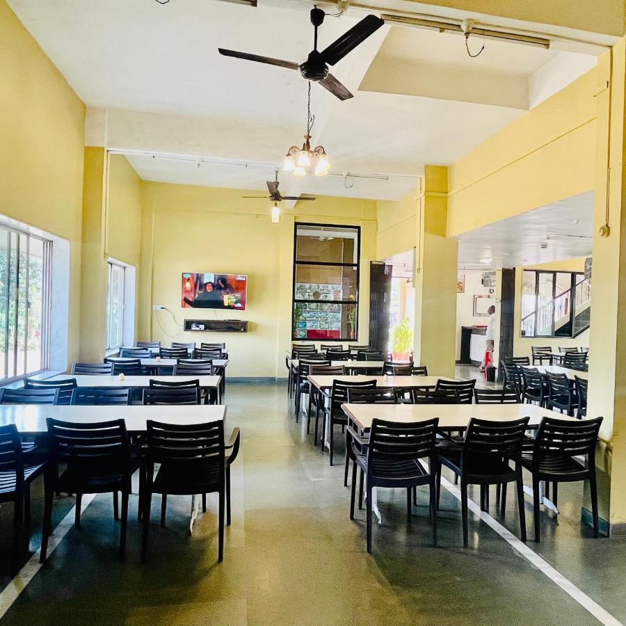 Hotel Manik Moti Lonavala Bagian luar foto