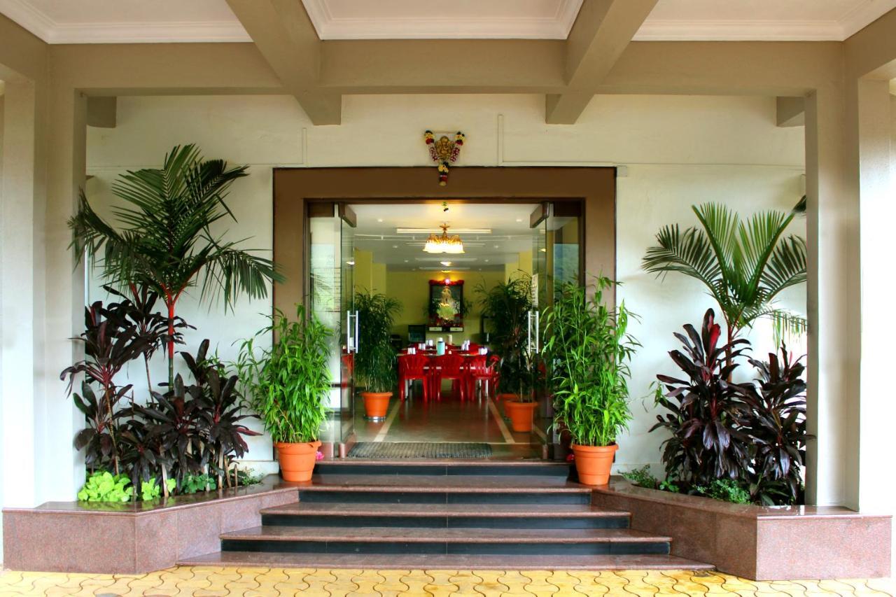 Hotel Manik Moti Lonavala Bagian luar foto