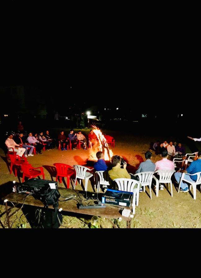 Hotel Manik Moti Lonavala Bagian luar foto