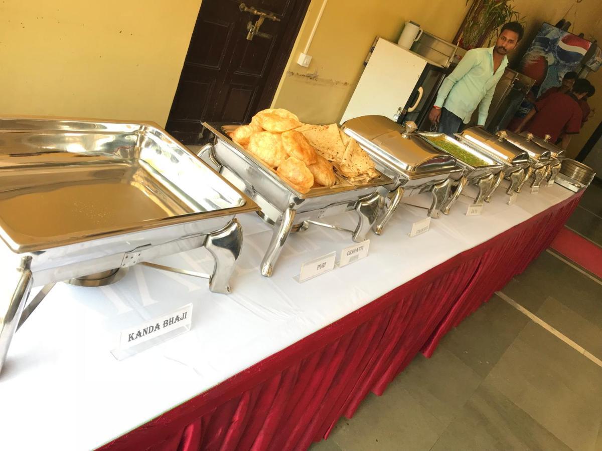 Hotel Manik Moti Lonavala Bagian luar foto