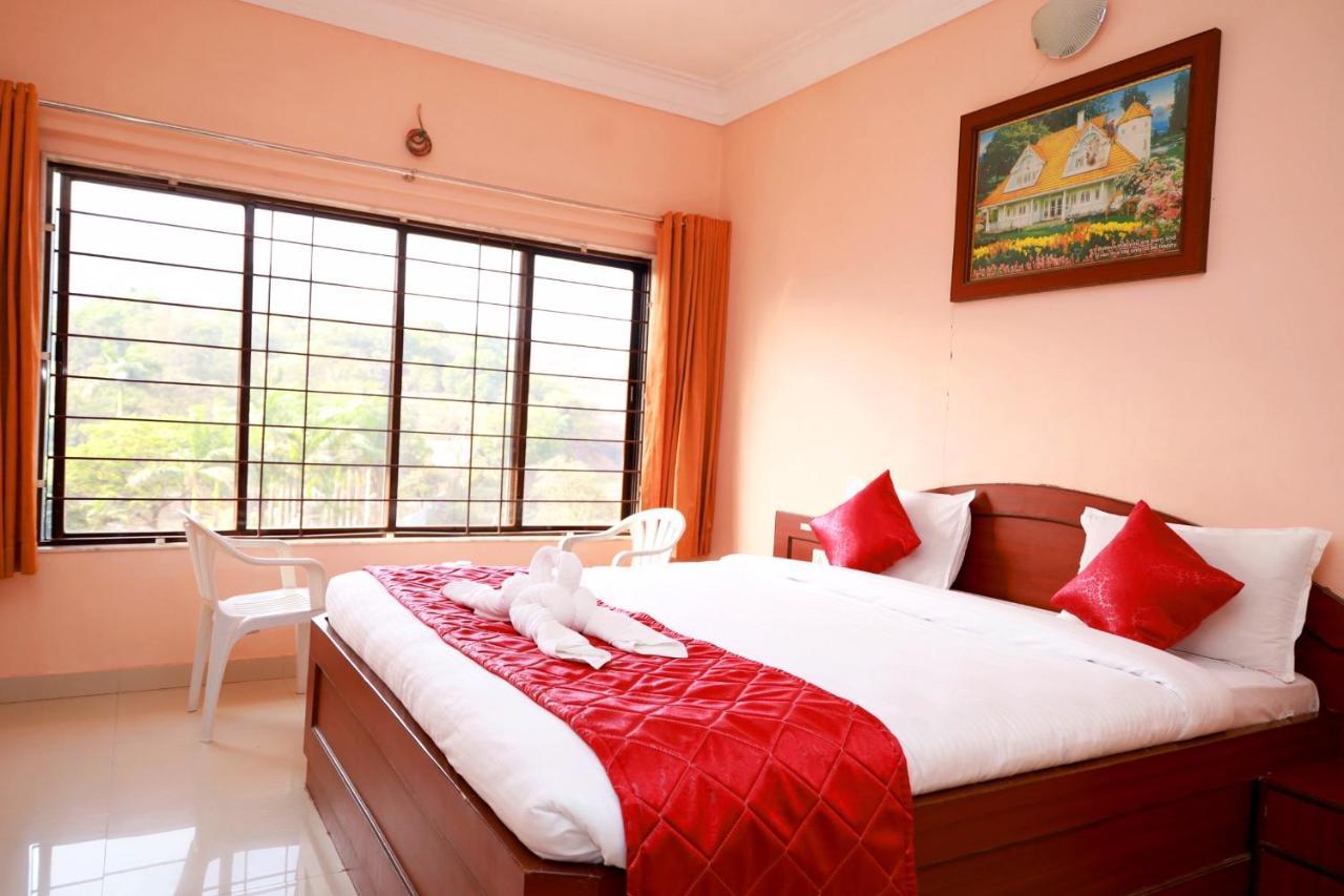 Hotel Manik Moti Lonavala Bagian luar foto