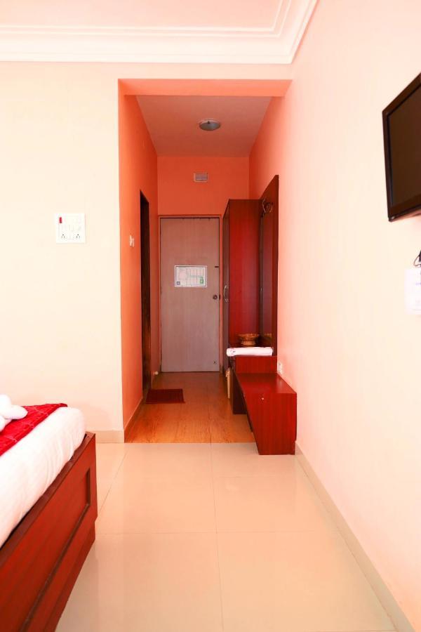 Hotel Manik Moti Lonavala Bagian luar foto