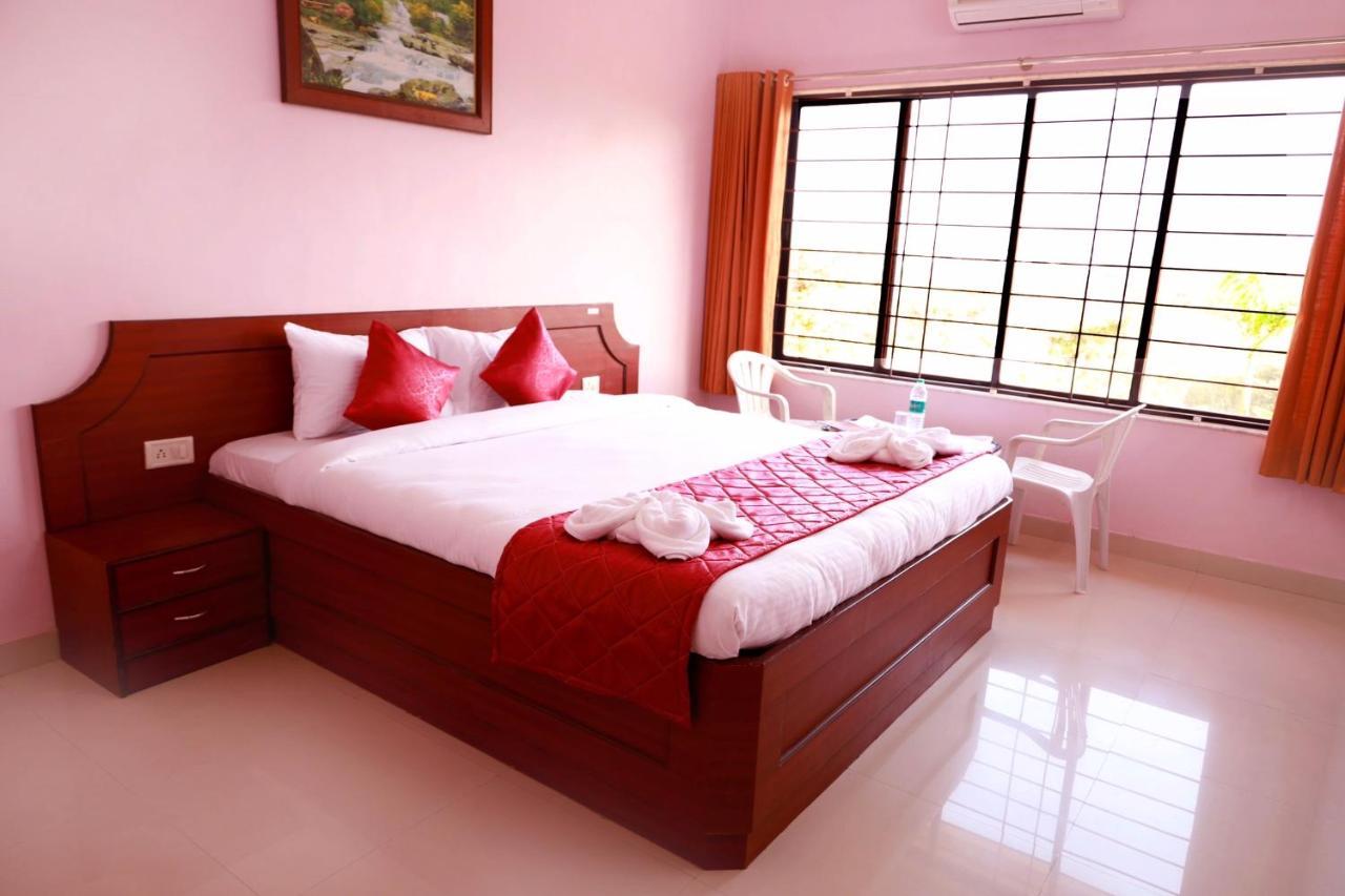 Hotel Manik Moti Lonavala Bagian luar foto